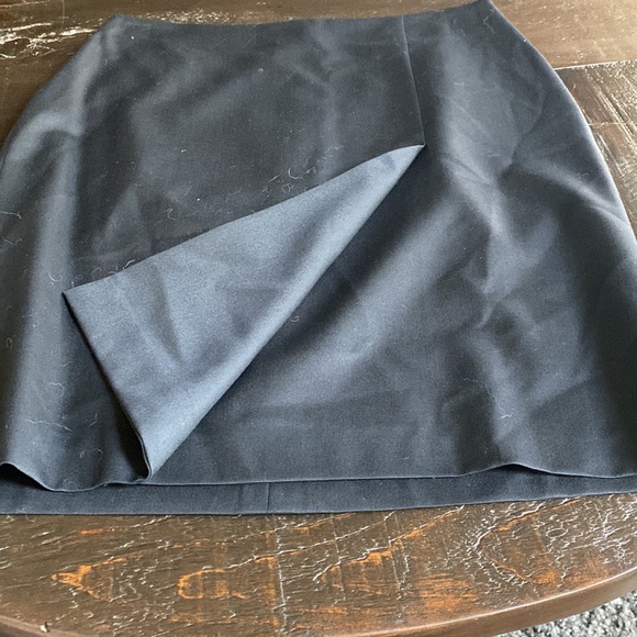 Black skirt - Picture 2 of 4